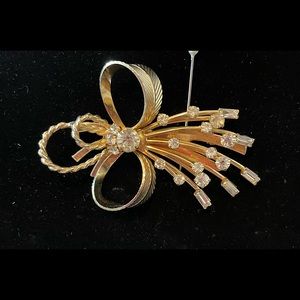Sarah Coventry Brooch